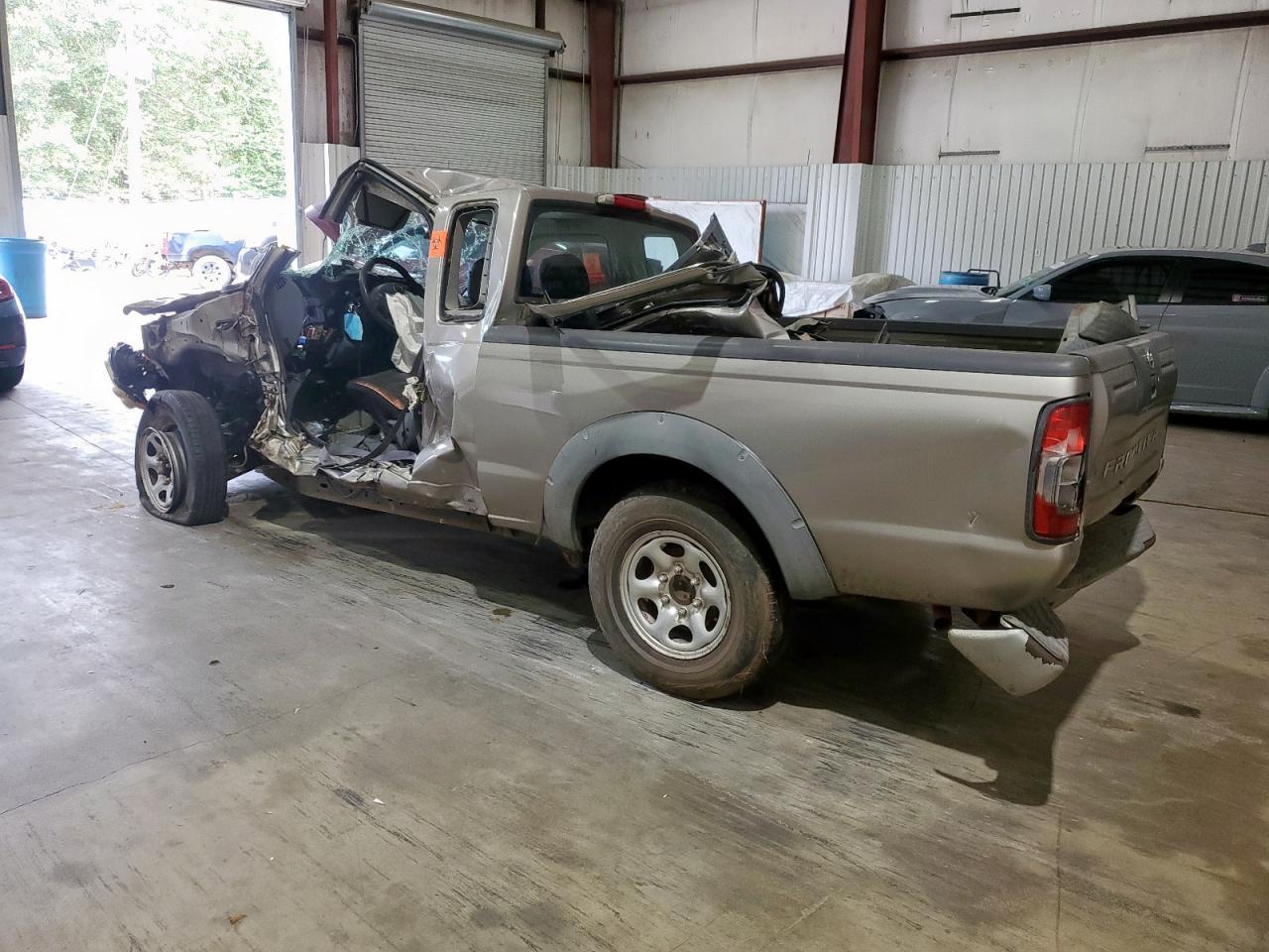 2004 Nissan Frontier King Cab Xe - Фото 2