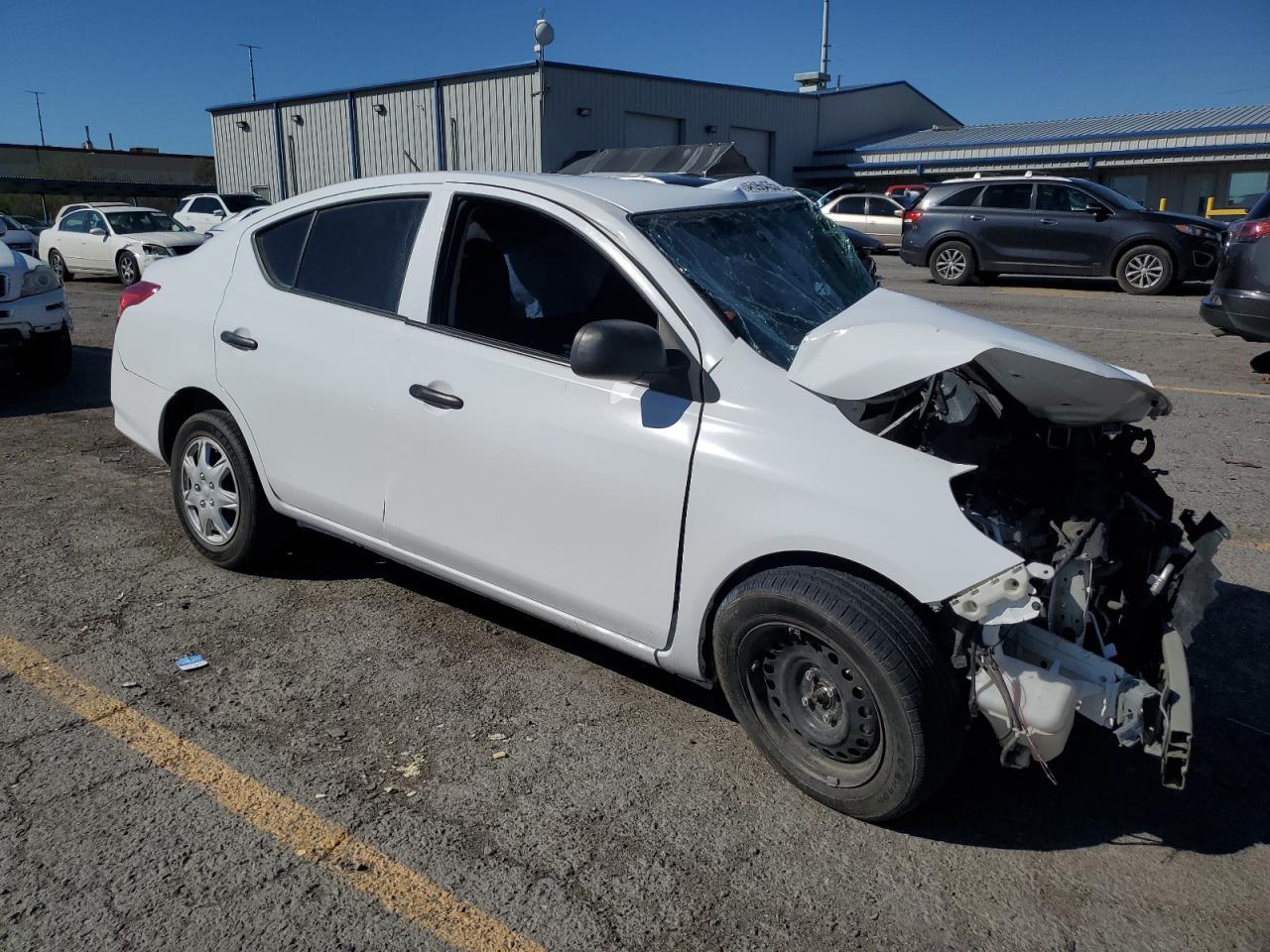 2015 Nissan Versa S - Фото 4
