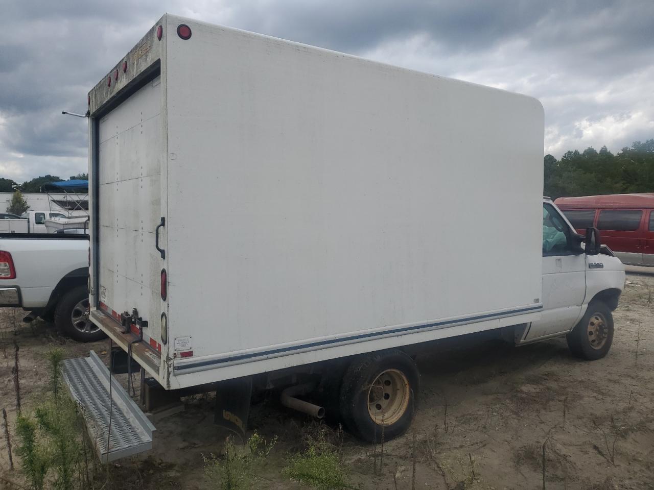 2006 Ford Econoline E350 Super Duty Cutaway Van - Image 3