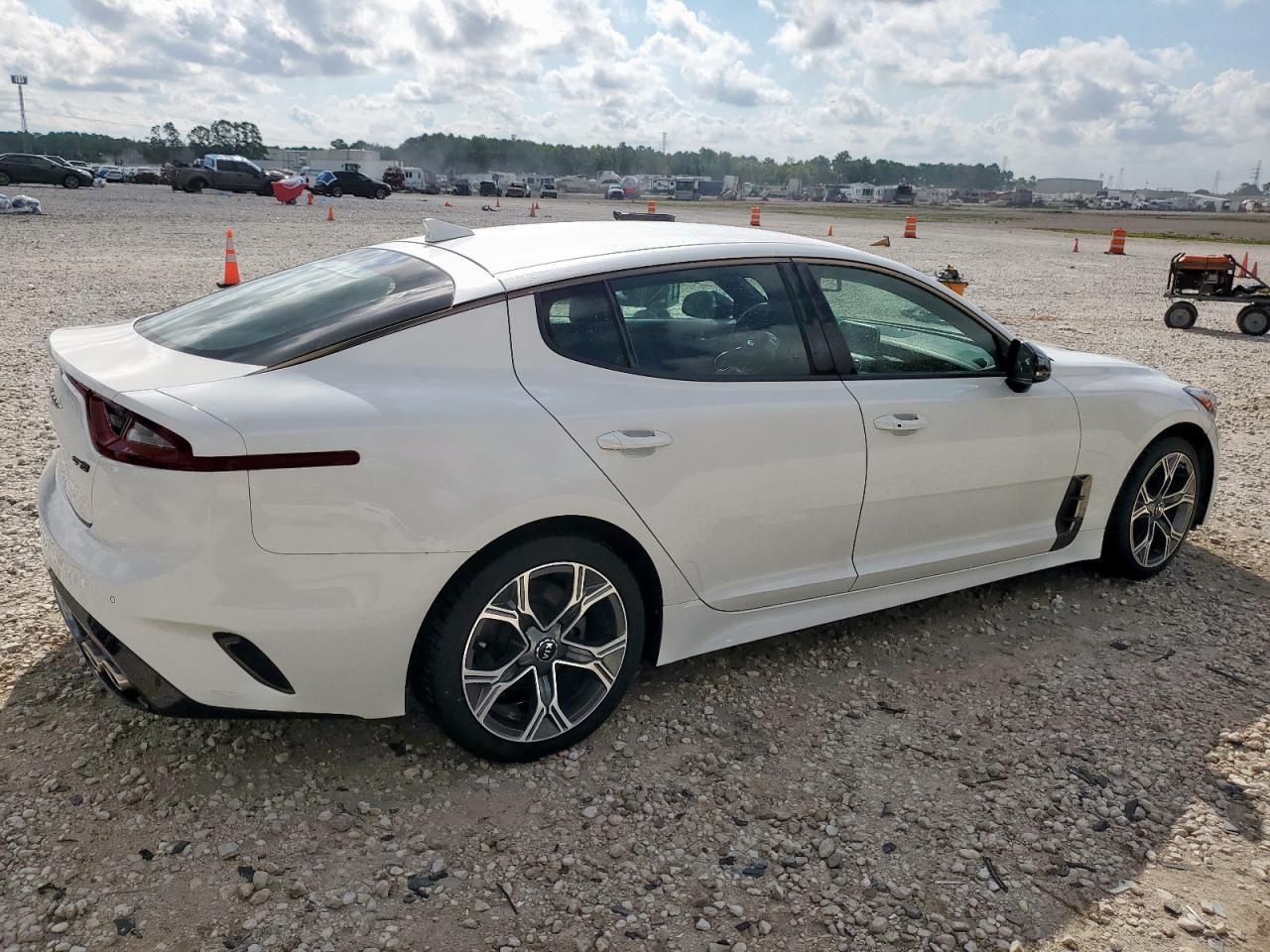 2021 Kia Stinger - Фото 3