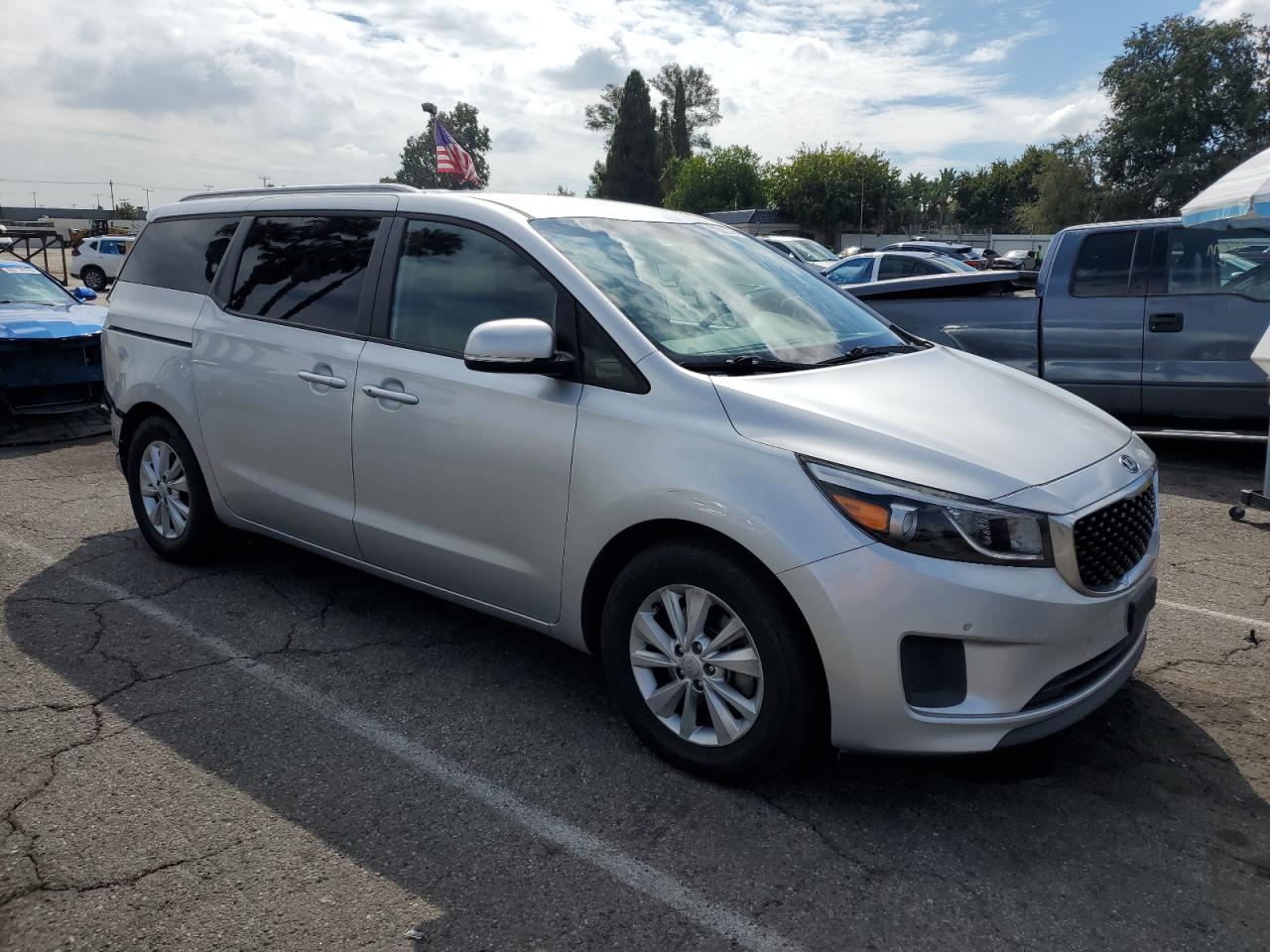 2017 Kia Sedona Lx - Image 4
