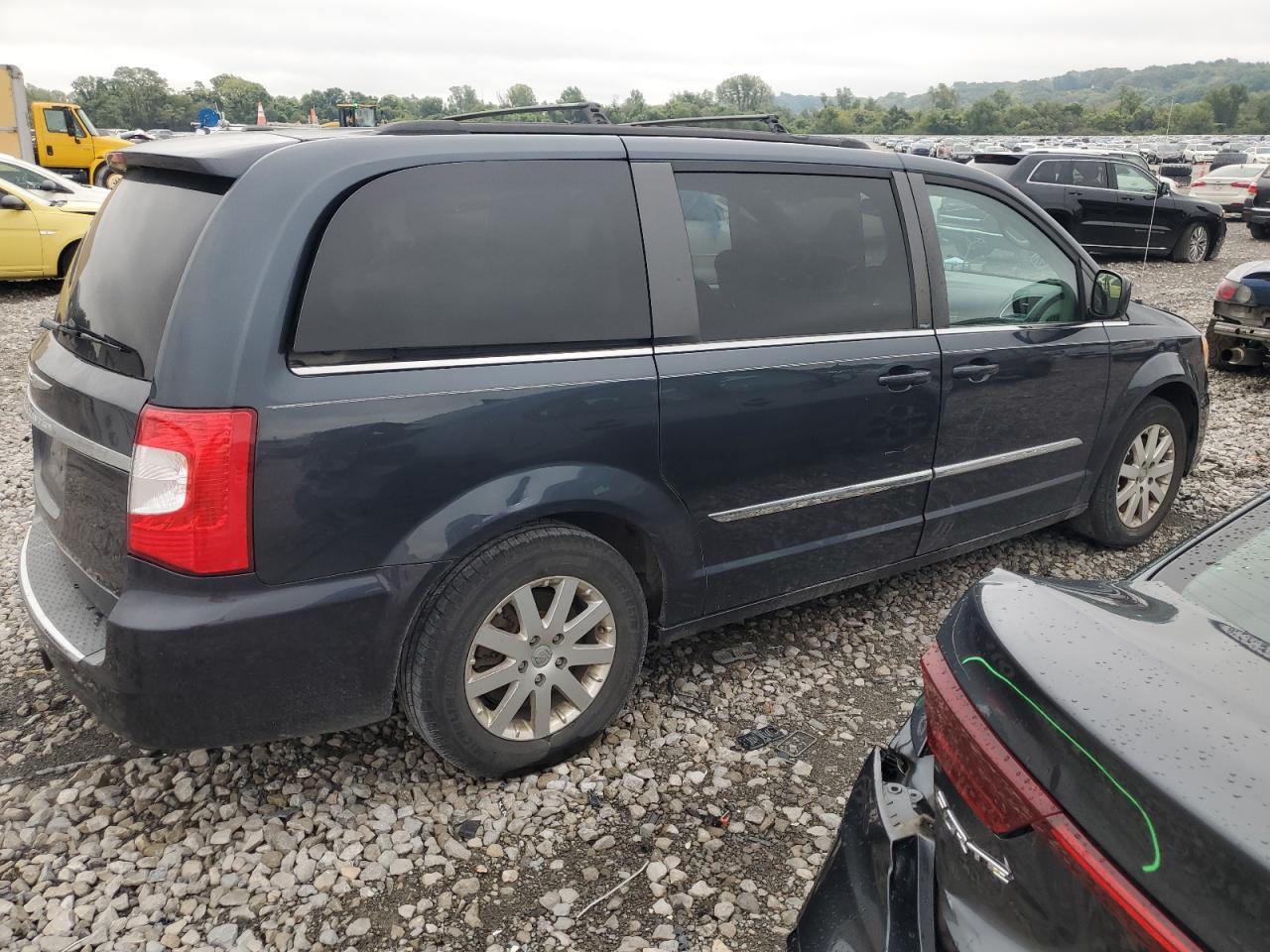 2014 Chrysler Town & Country Touring - Фото 3