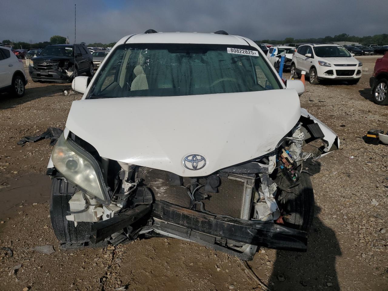 2011 Toyota Sienna Le - Фото 5