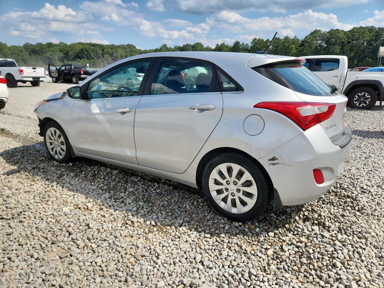 2016 Hyundai Elantra Gt - Image 2
