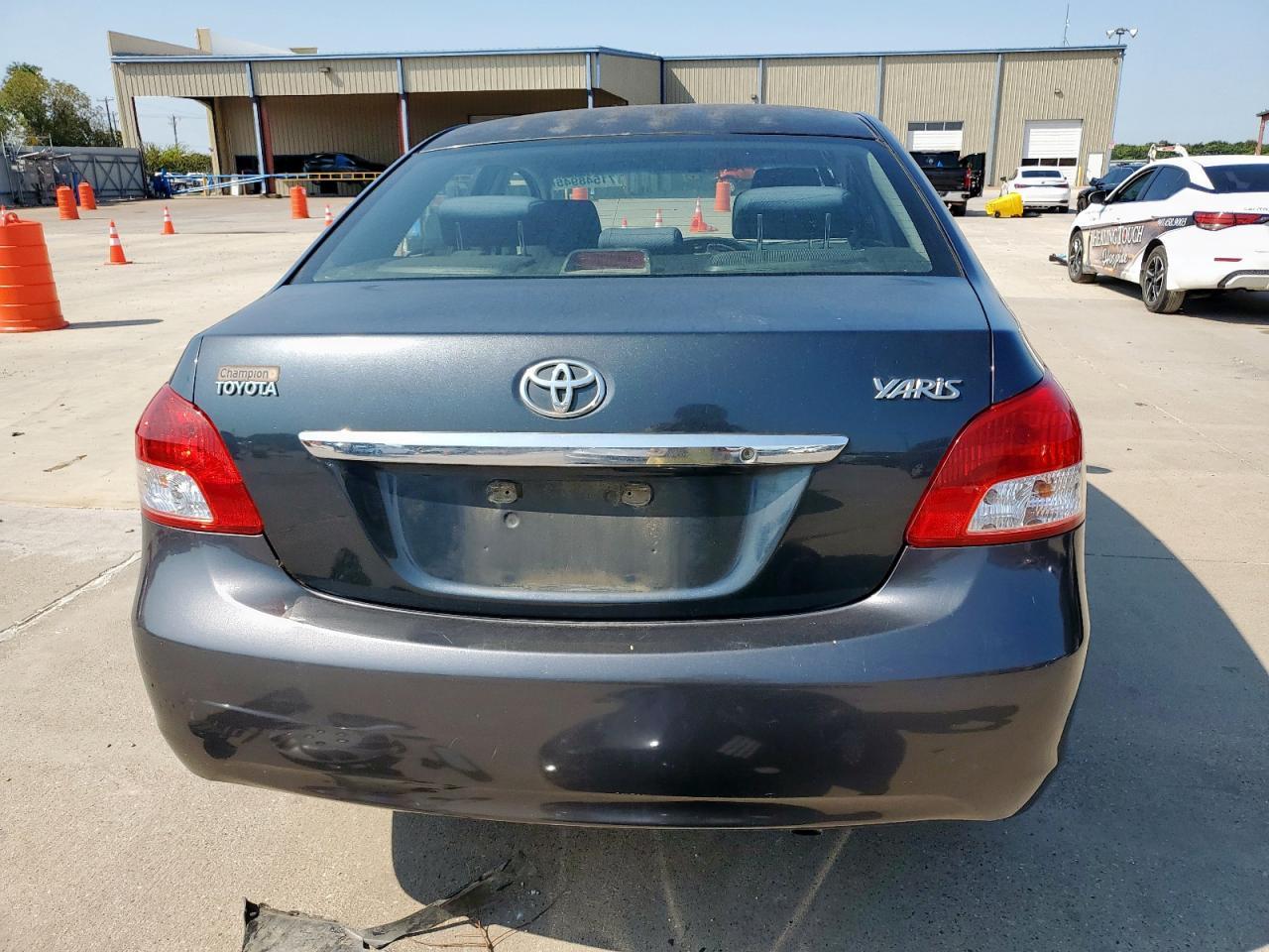 2010 Toyota Yaris - Фото 6