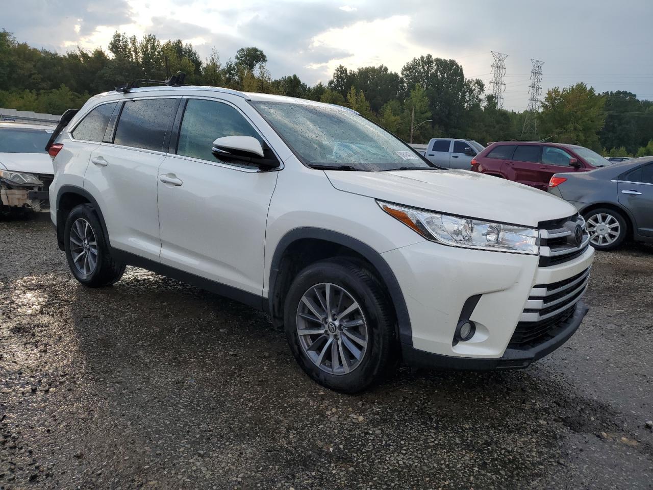 2019 Toyota Highlander Se - Фото 4