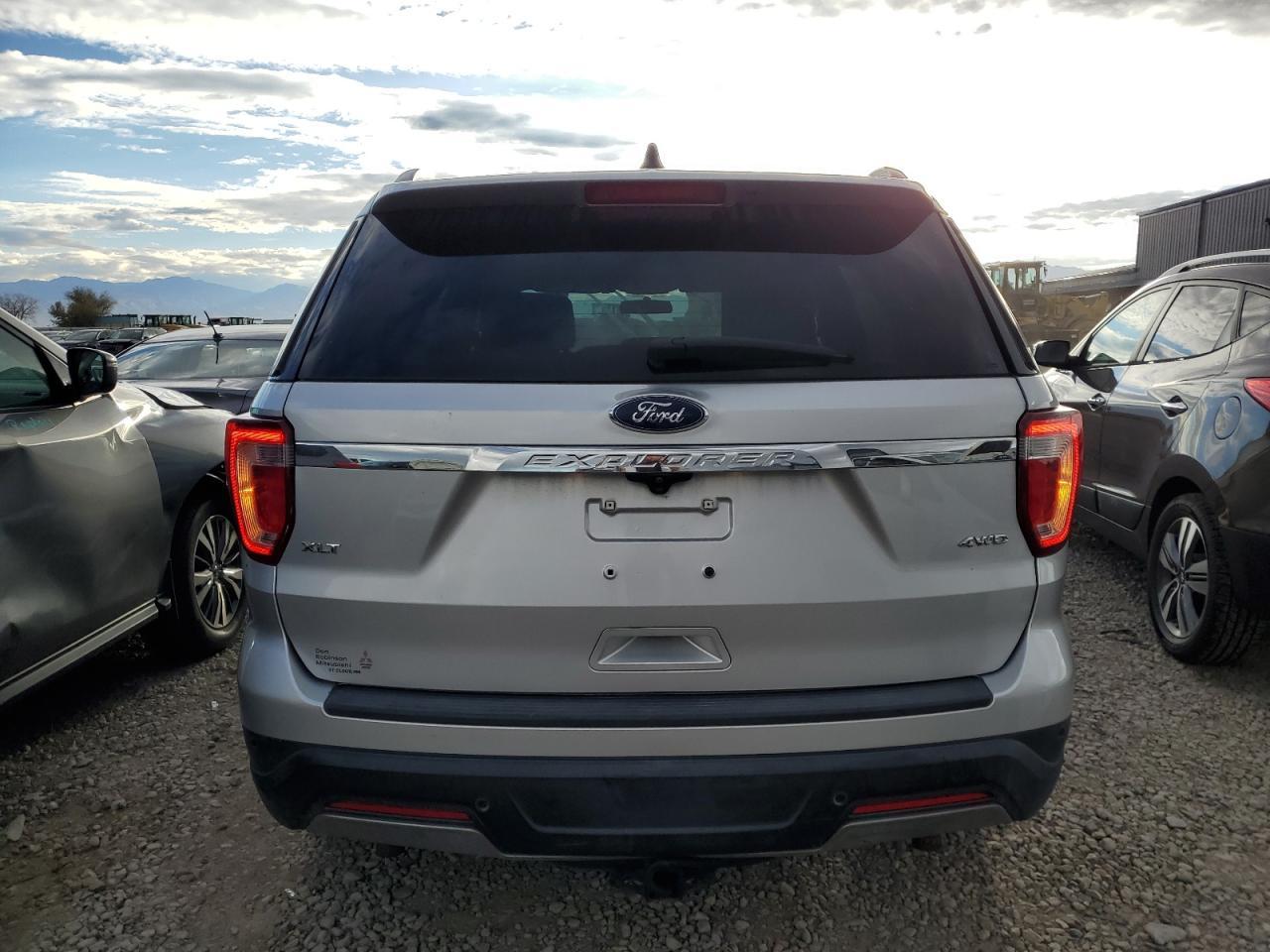 2019 Ford Explorer Xlt - Фото 6