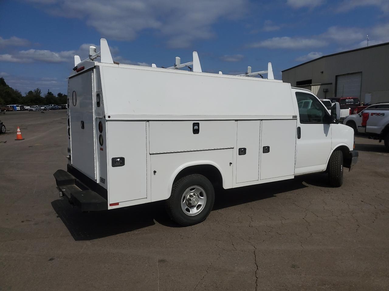 2017 Chevrolet Express - Фото 3