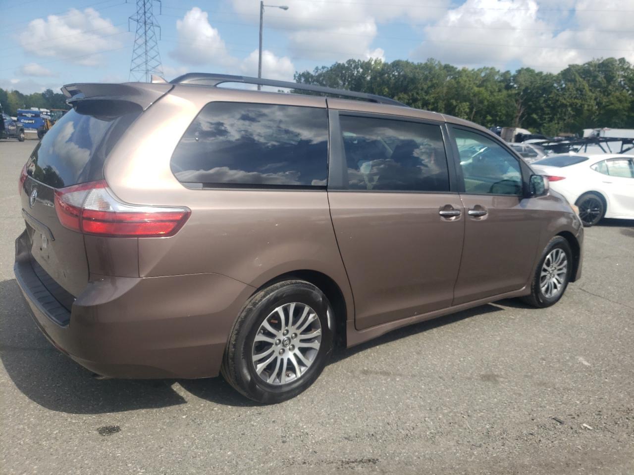 2018 Toyota Sienna Xle - Фото 3