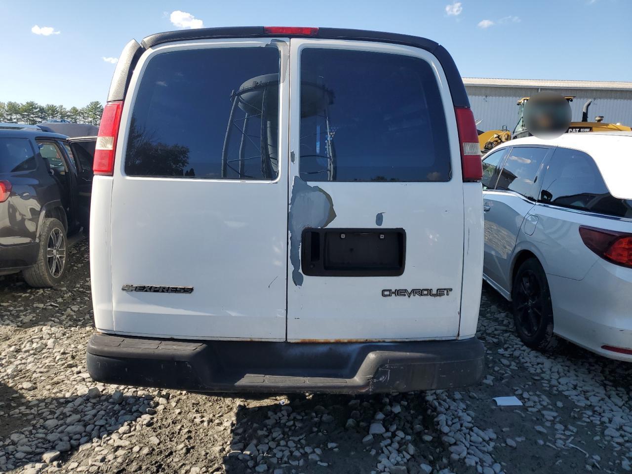 2003 Chevrolet Express G2500 - Image 6