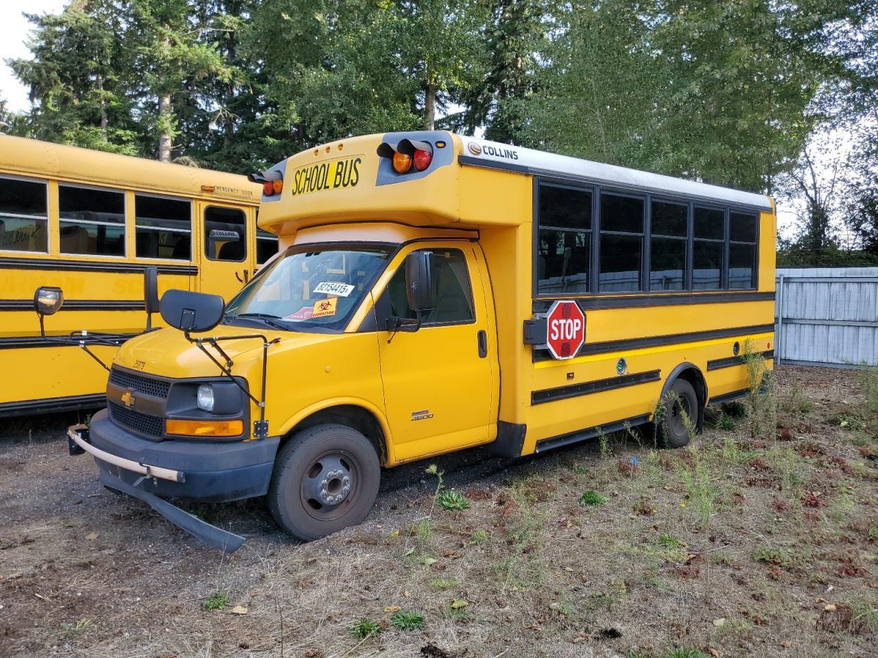 2014 Chevrolet Express G4500 - Image 2