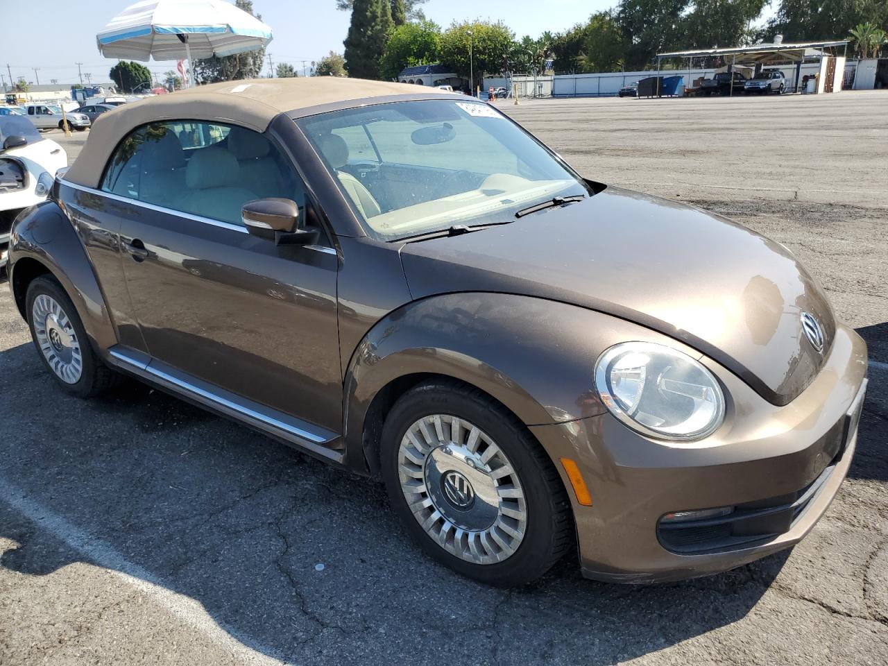 2015 Volkswagen Beetle 1.8T - Фото 4