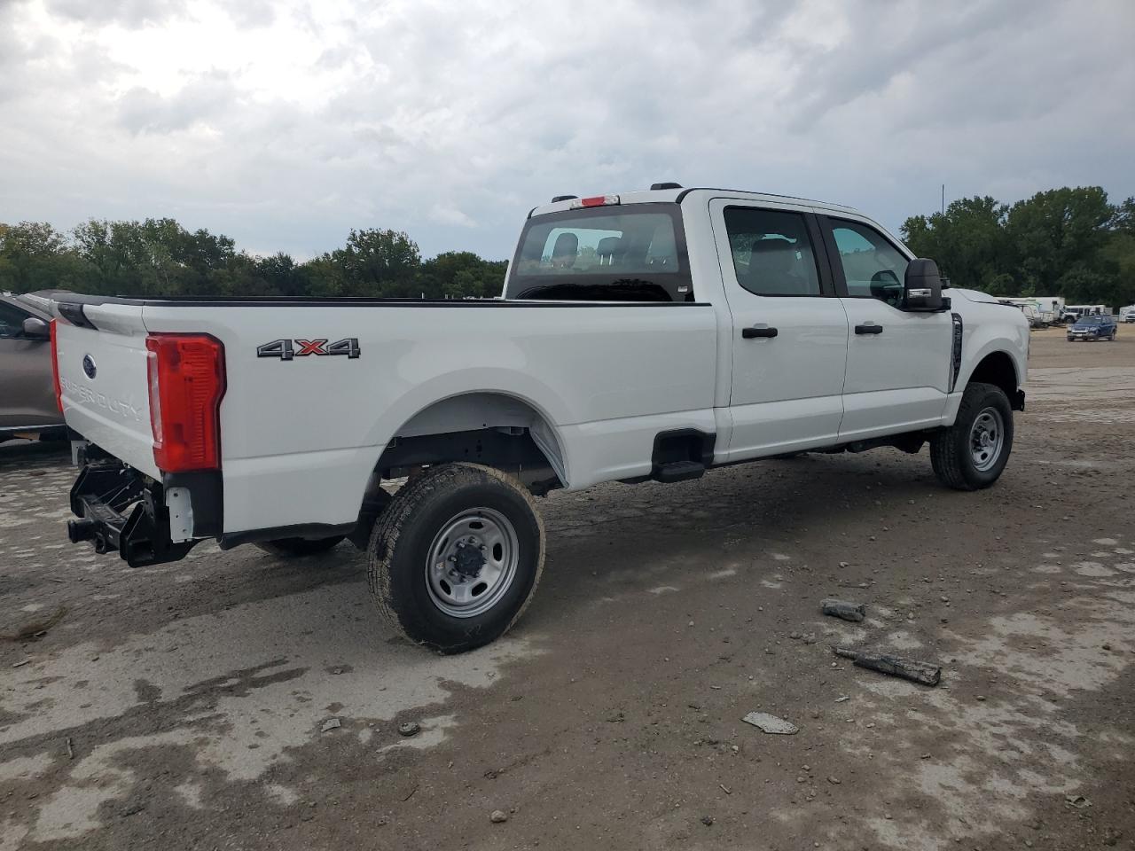 2023 Ford F250 Super Duty - Image 3