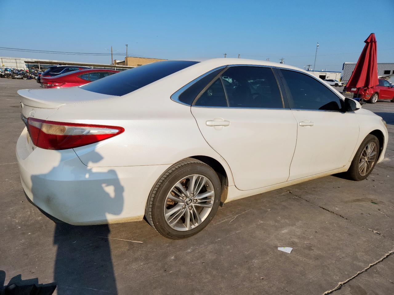 2016 Toyota Camry Le - Фото 3