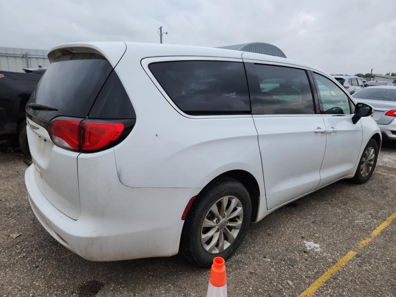 2017 Chrysler Pacifica Touring - Фото 3