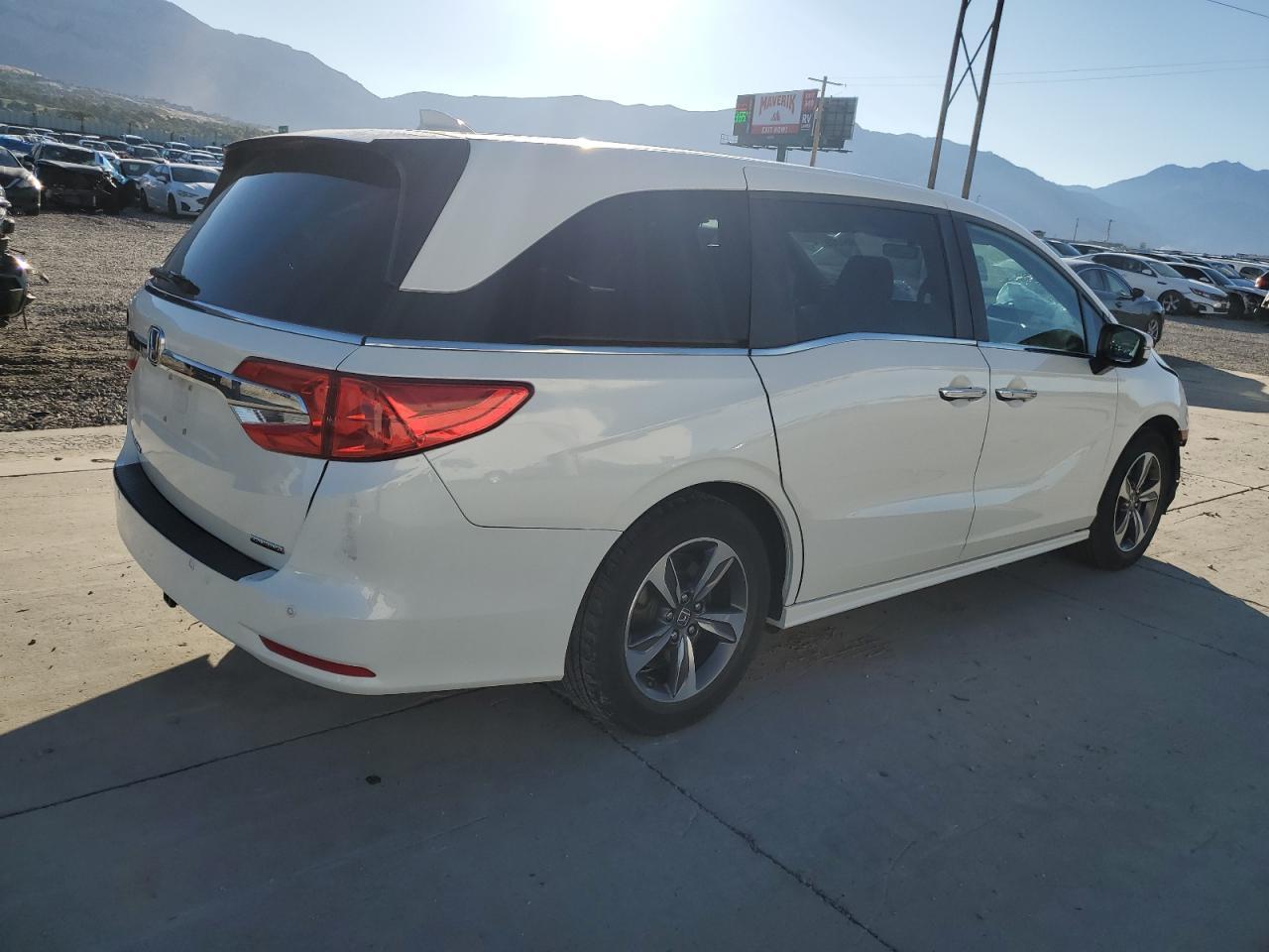 2019 Honda Odyssey Touring - Фото 3