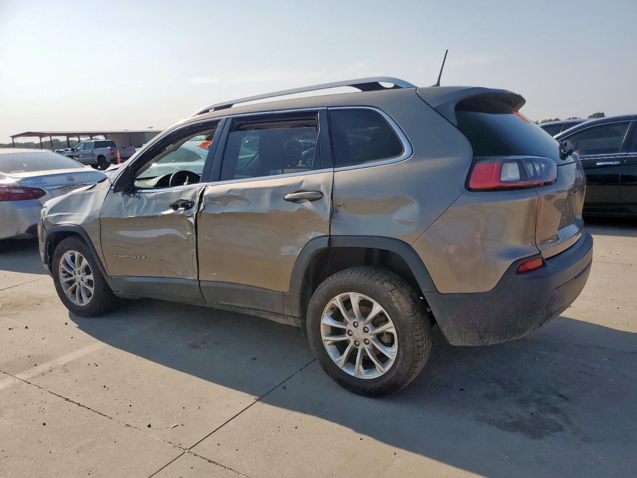 2019 Jeep Cherokee Latitude - Фото 2