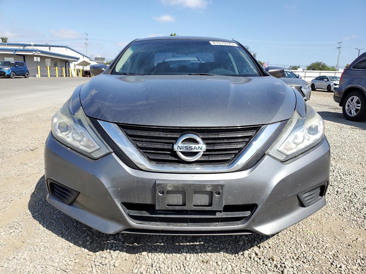 2017 Nissan Altima 2.5 - Image 5