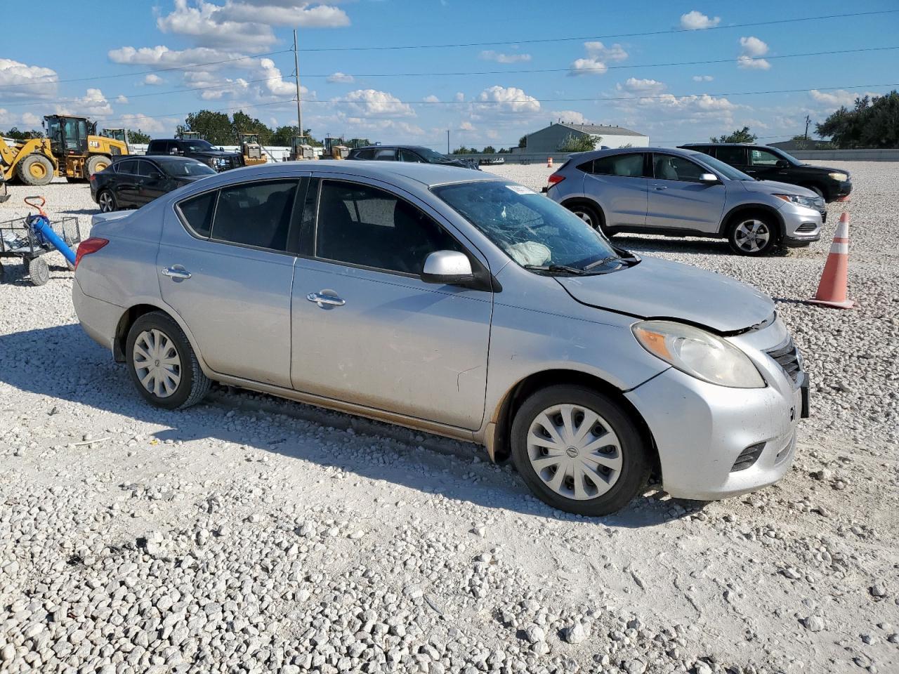 2013 Nissan Versa S - Фото 3