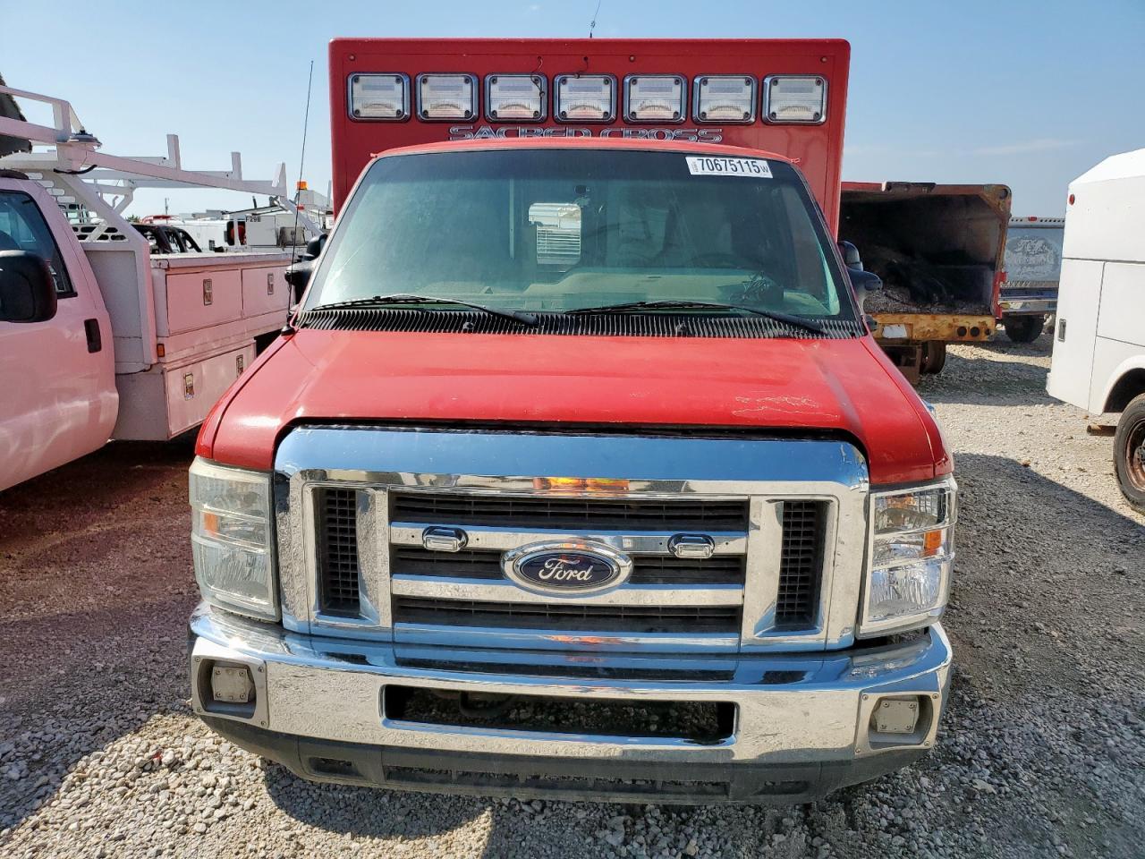 2015 Ford Econoline E350 Super Duty Cutaway Van - Фото 5