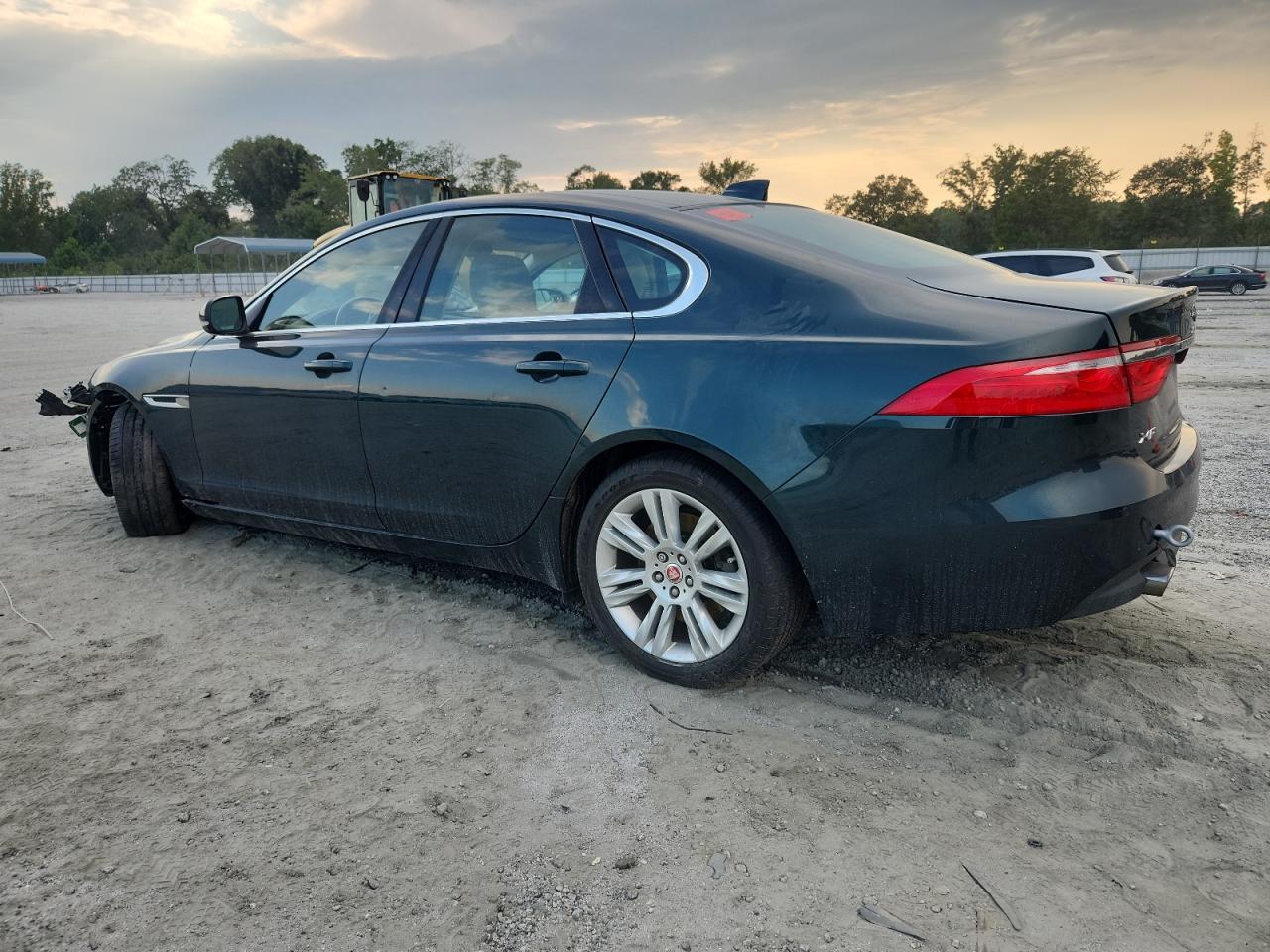 2017 Jaguar Xf Premium - Фото 2