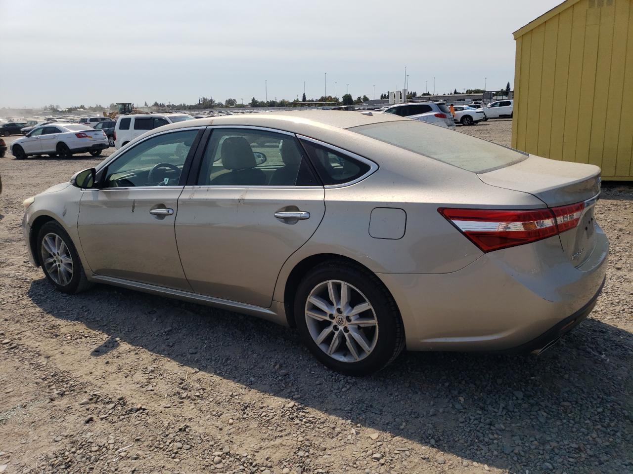 2015 Toyota Avalon Xle - Image 2