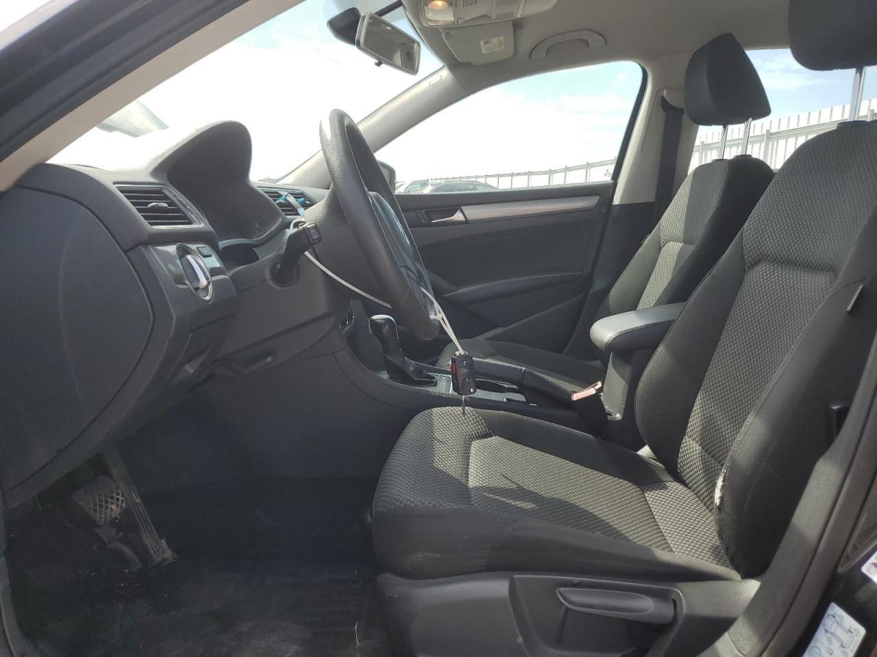 2014 Volkswagen Passat S - Image 7