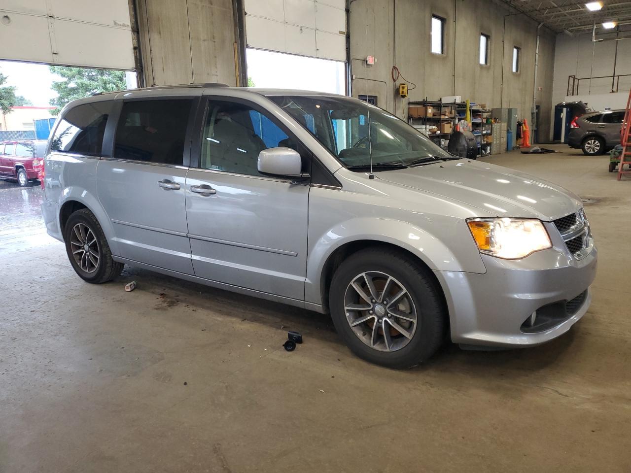 2017 Dodge Grand Caravan Sxt - Фото 4
