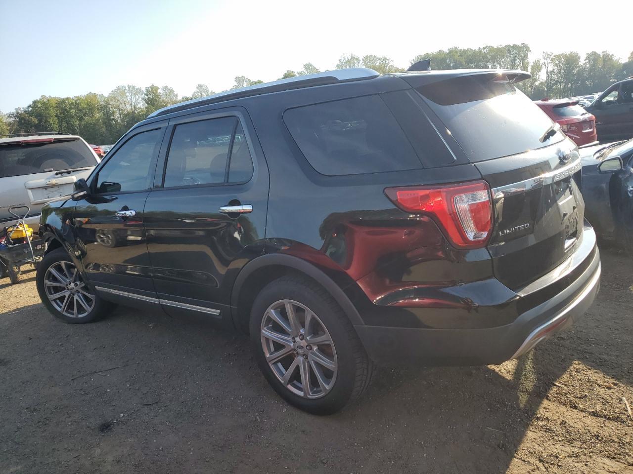 2017 Ford Explorer Limited - Image 2