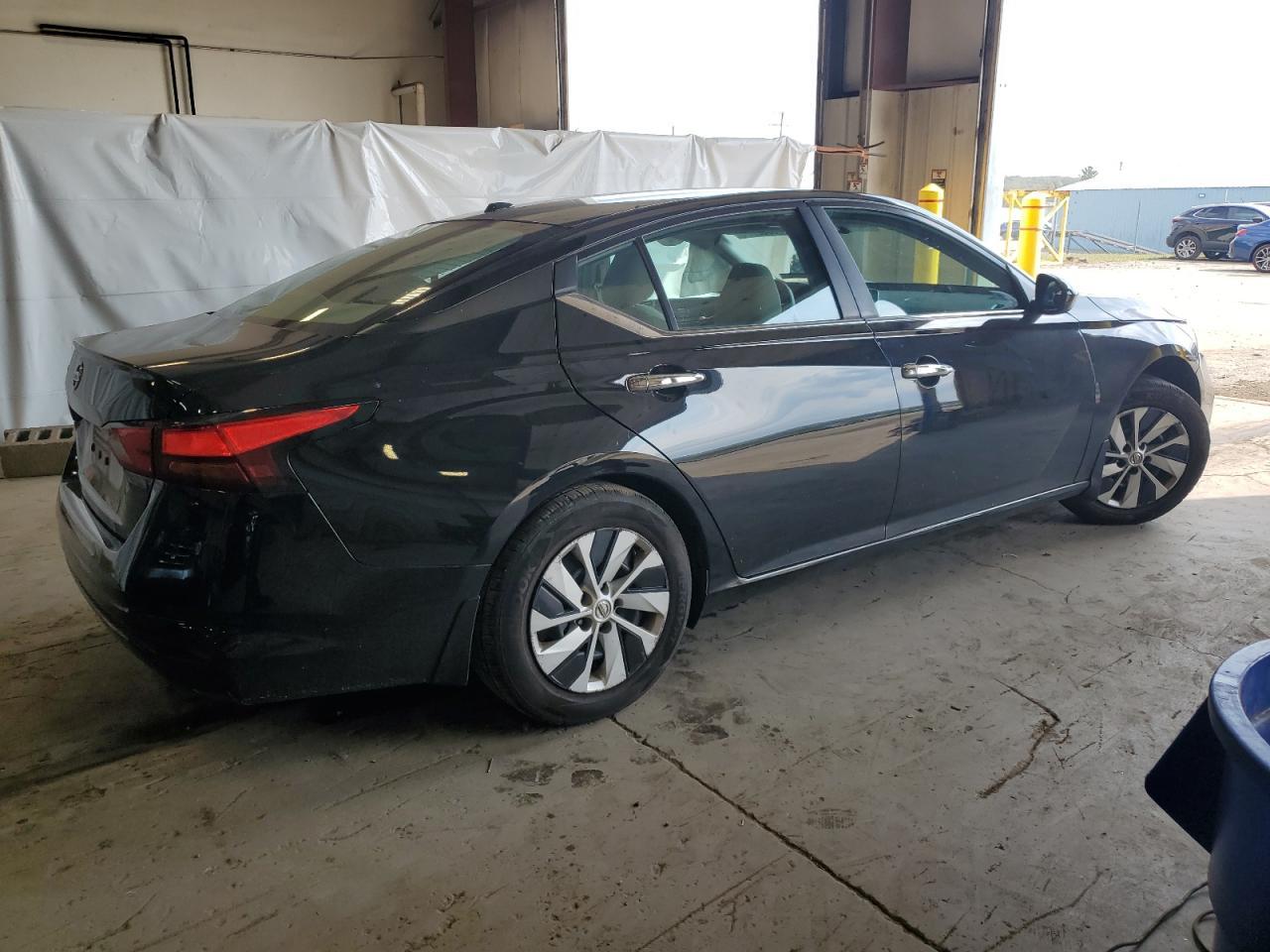 2019 Nissan Altima S - Фото 3