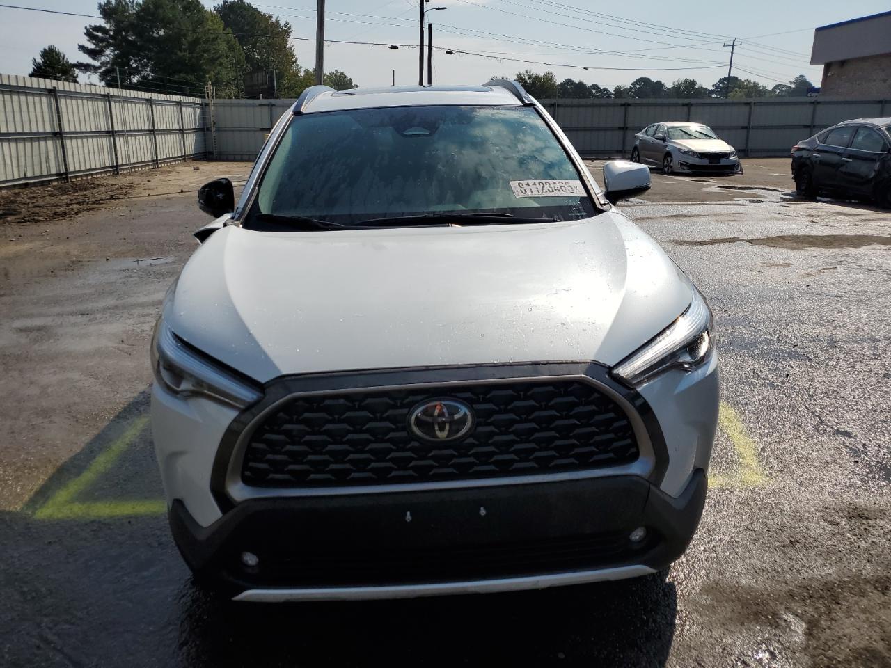 2023 Toyota Corolla Cross Xle - Image 5