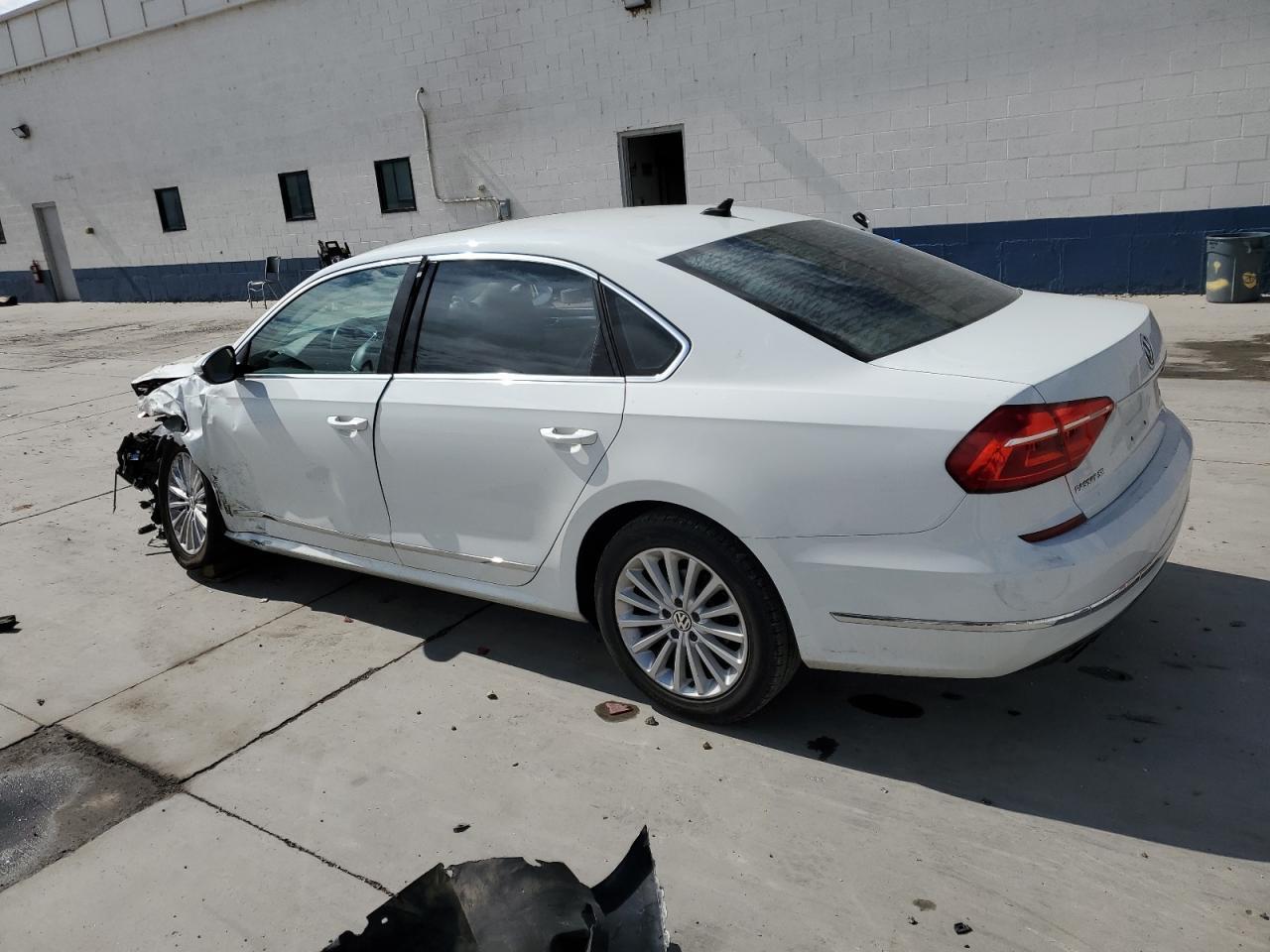 2016 Volkswagen Passat Se - Фото 2