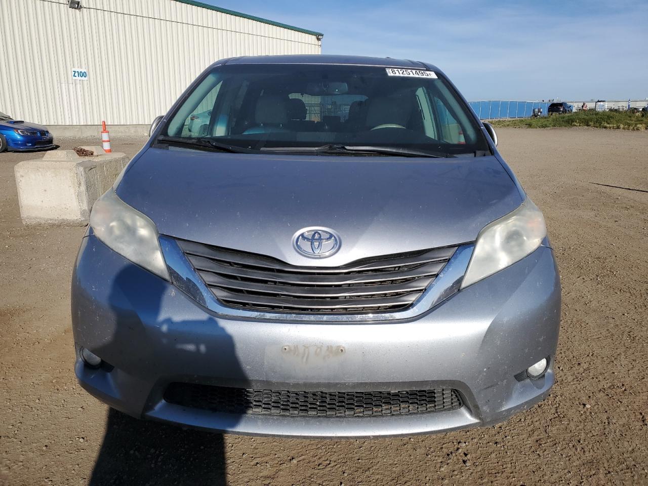 2011 Toyota Sienna Xle - Image 5