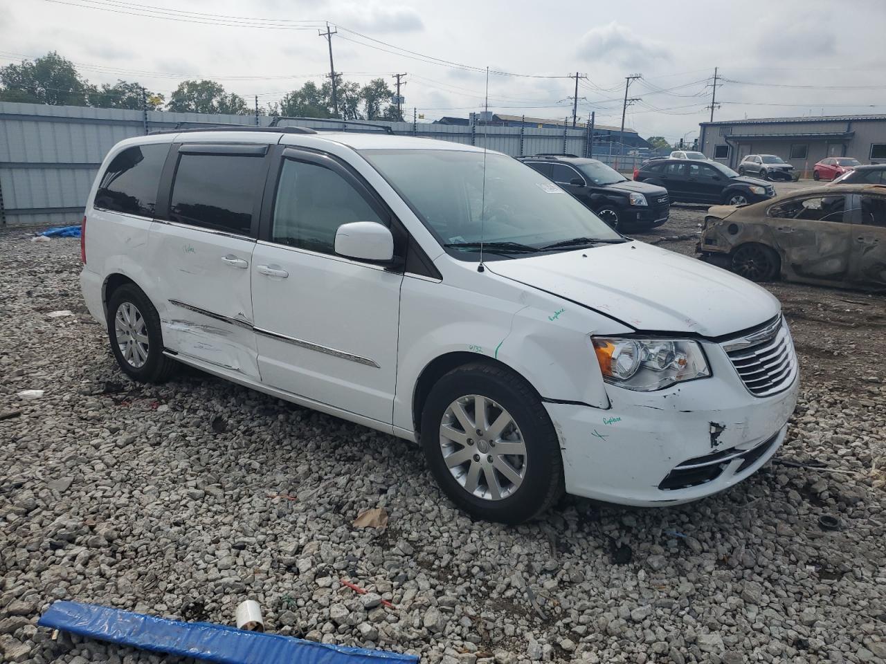 2016 Chrysler Town & Country Touring - Image 4