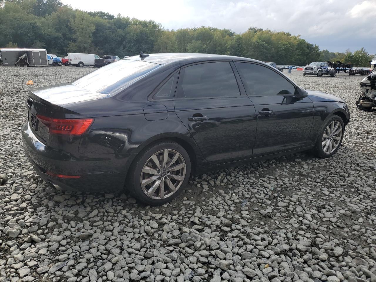 2017 Audi A4 Premium - Фото 3