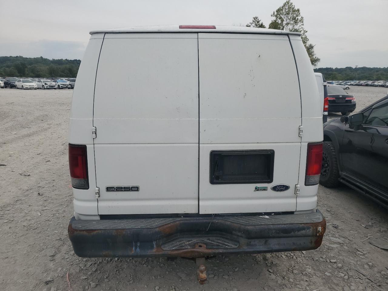 2010 Ford Econoline E250 Van - Фото 6