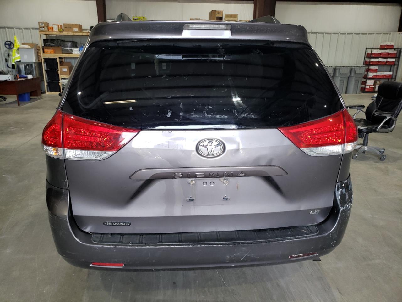 2011 Toyota Sienna Le - Фото 6