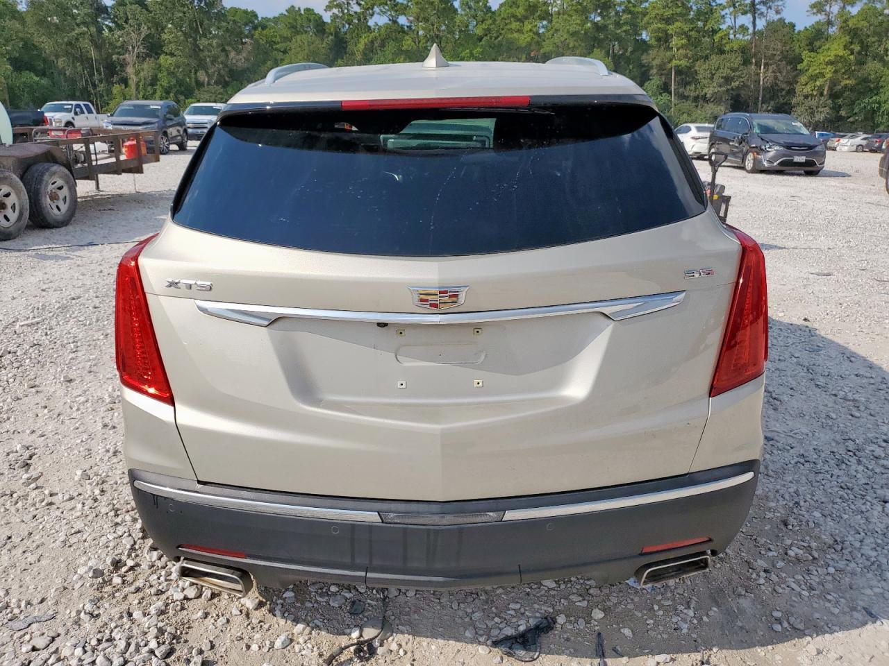 2017 Cadillac Xt5 Luxury - Image 6