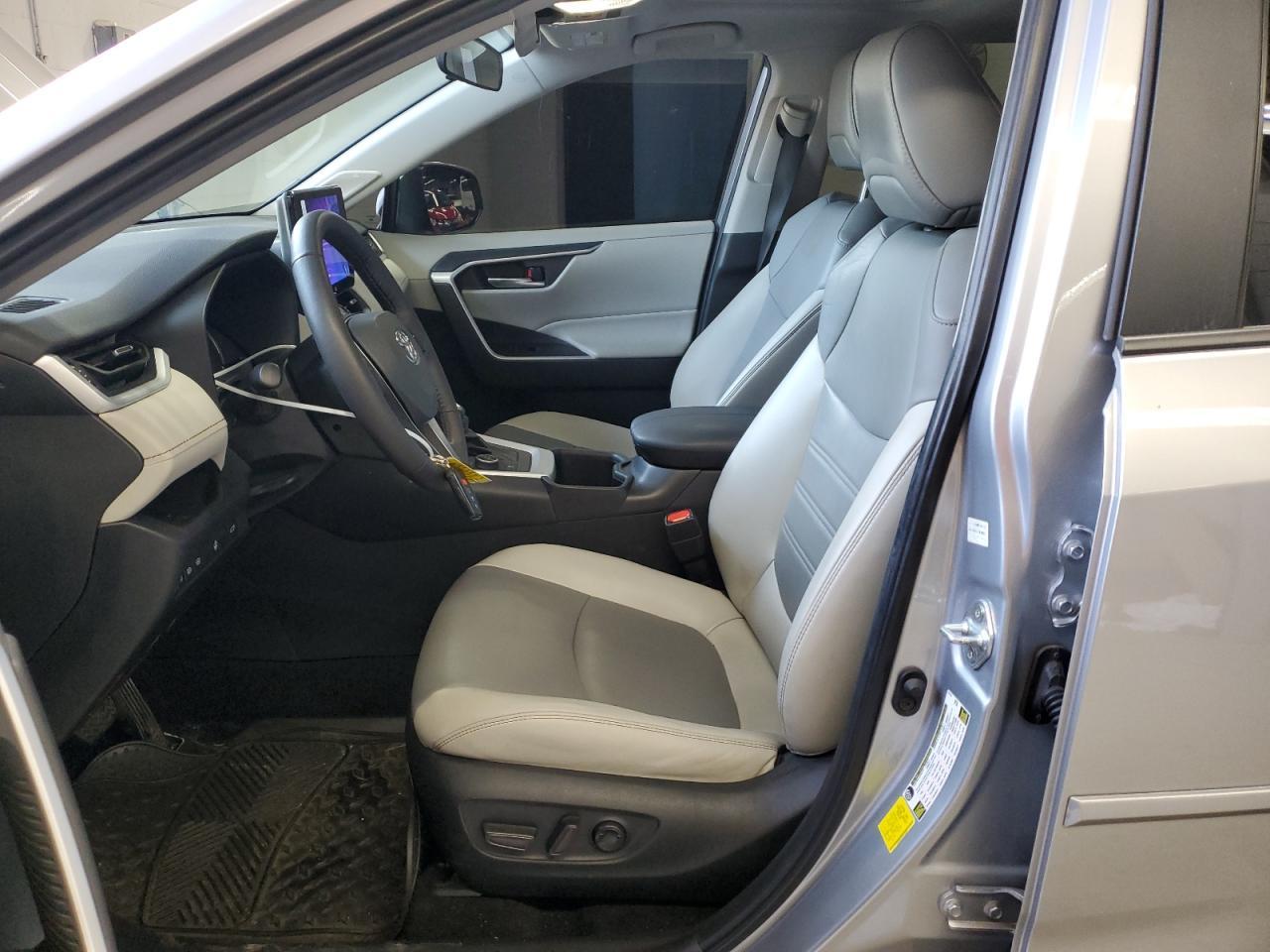 2024 Toyota Rav4 Xle Premium - Image 7