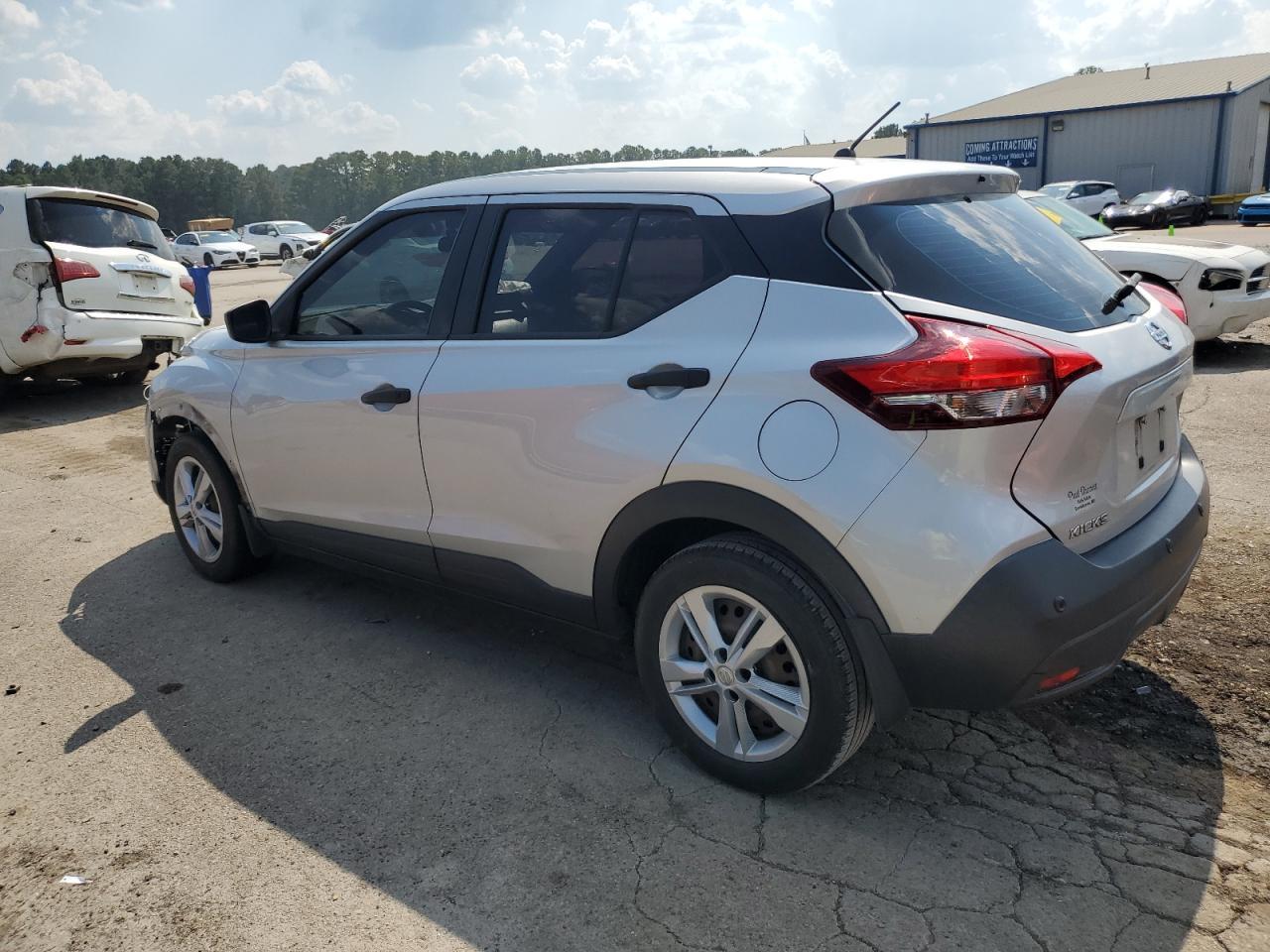 2020 Nissan Kicks S - Фото 2