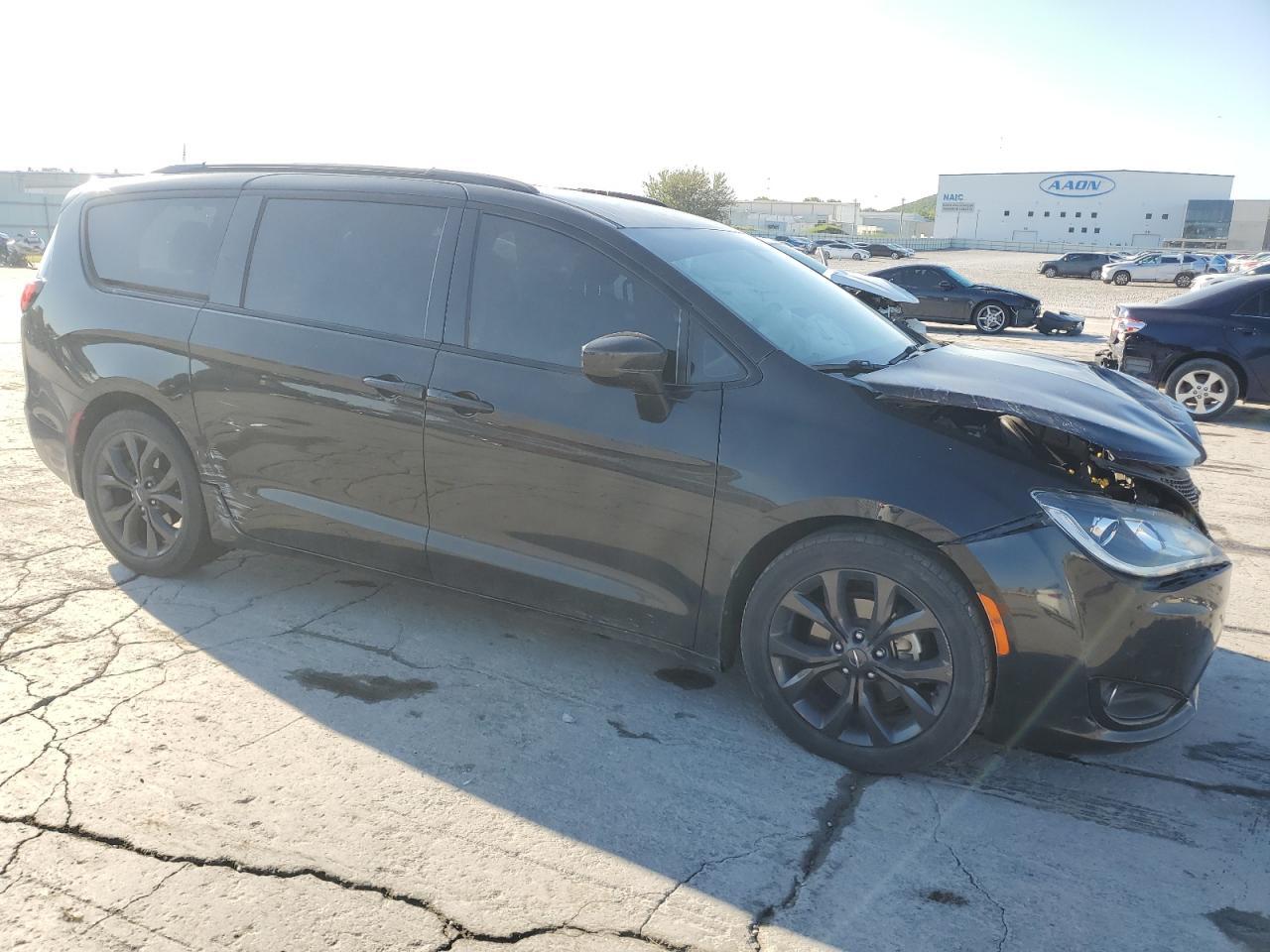 2019 Chrysler Pacifica Touring L Plus - Image 4