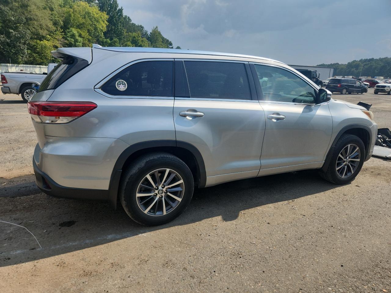 2017 Toyota Highlander Se - Фото 3