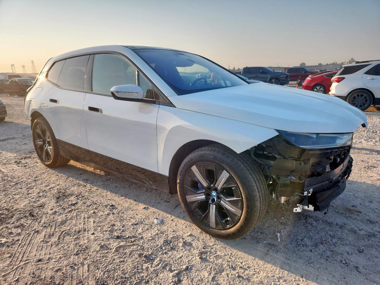 2025 BMW Ix xDrive50 - Фото 4