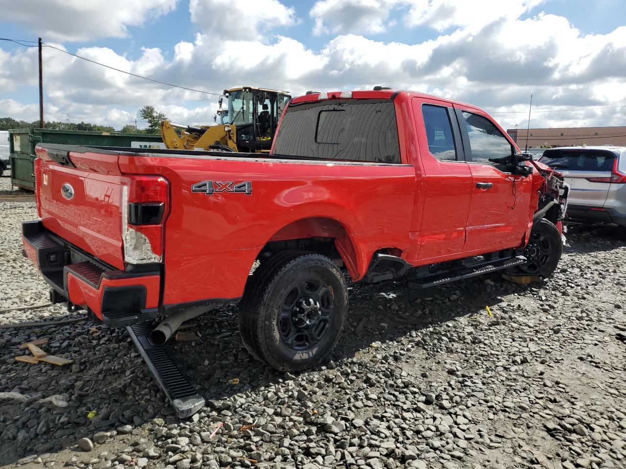 2024 Ford F250 Super Duty - Фото 3