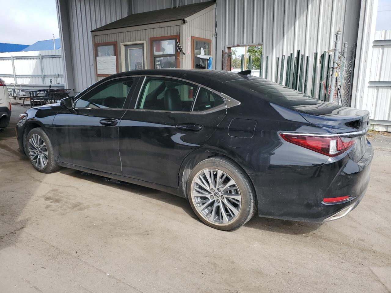 2019 Lexus Es 350 - Image 2