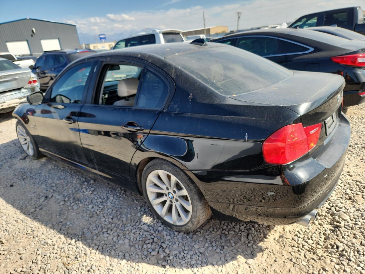 2011 BMW 328 Xi - Image 2