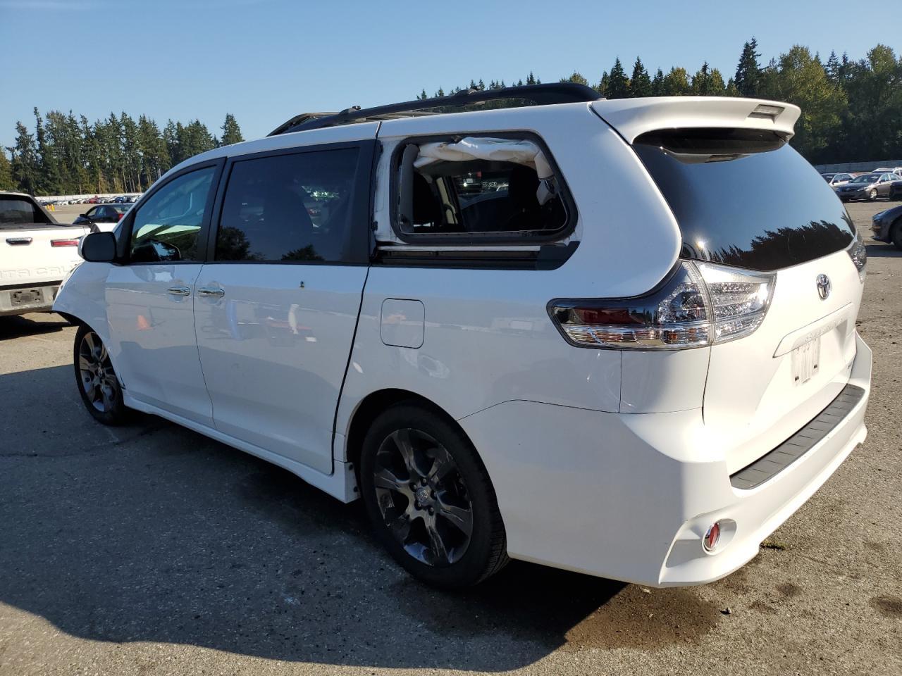 2016 Toyota Sienna Se - Фото 2