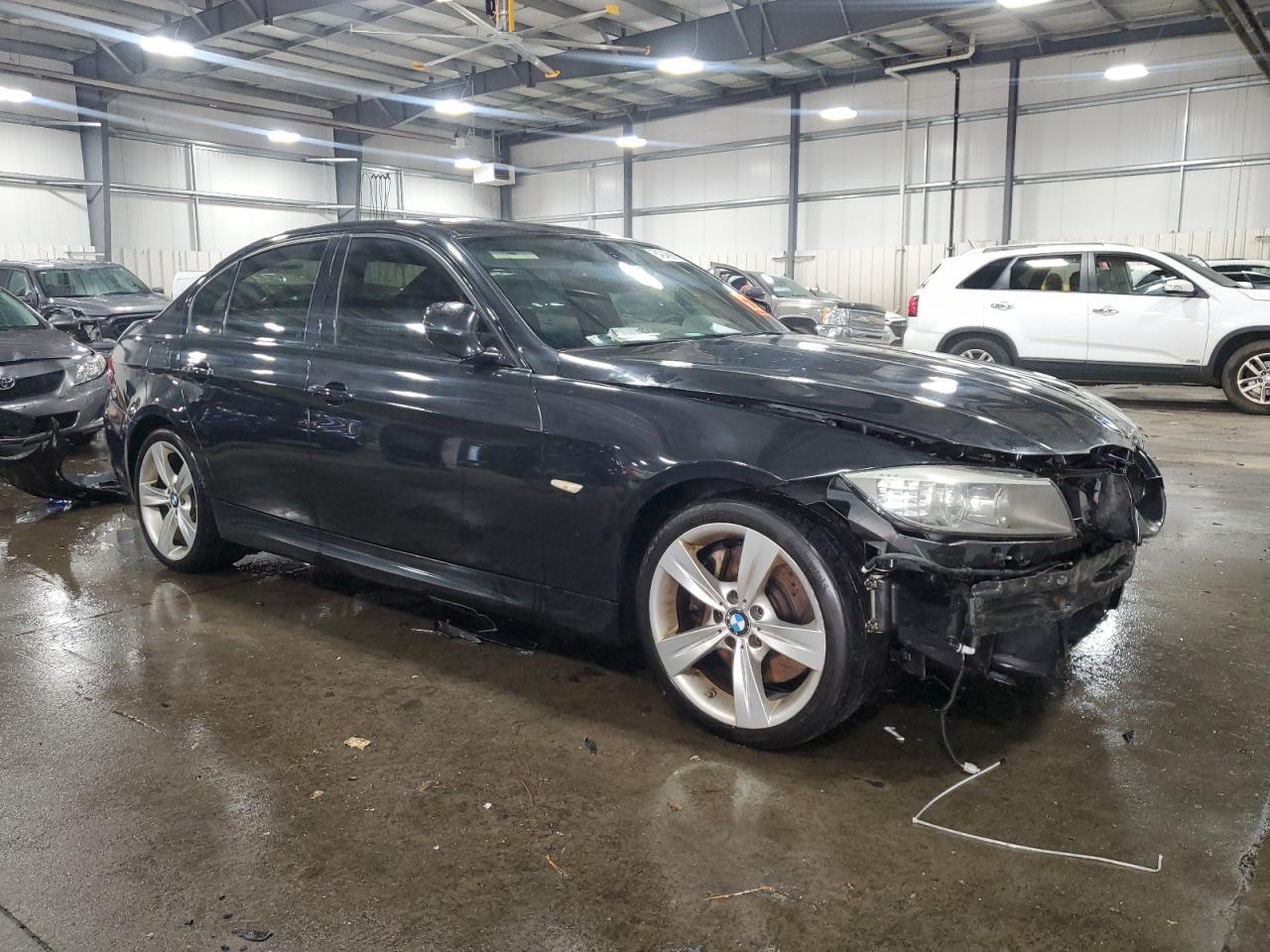 2011 BMW 335 Xi - Image 4