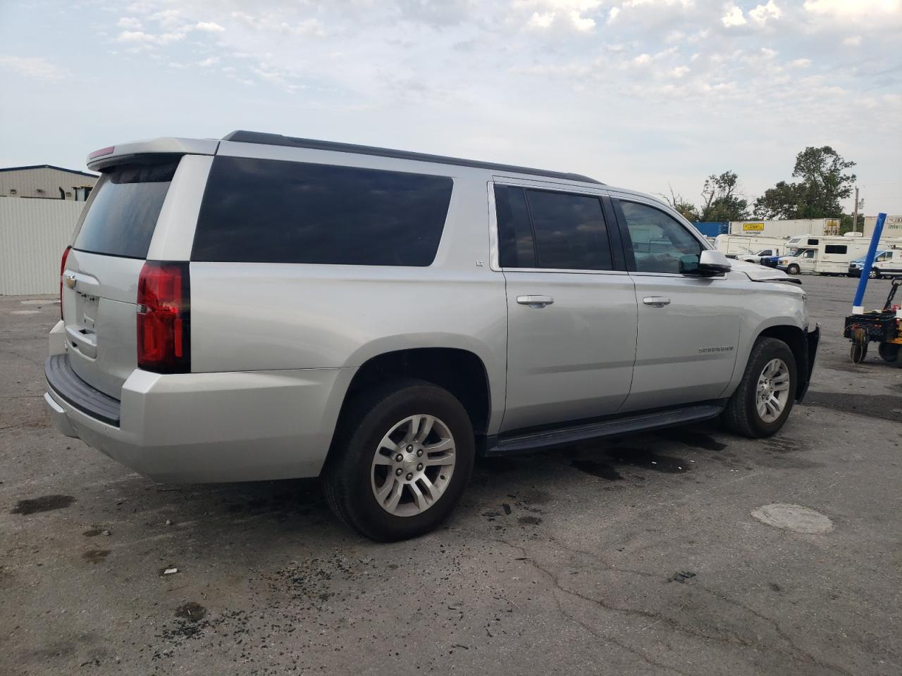 2017 Chevrolet Suburban C1500 Lt - Фото 3