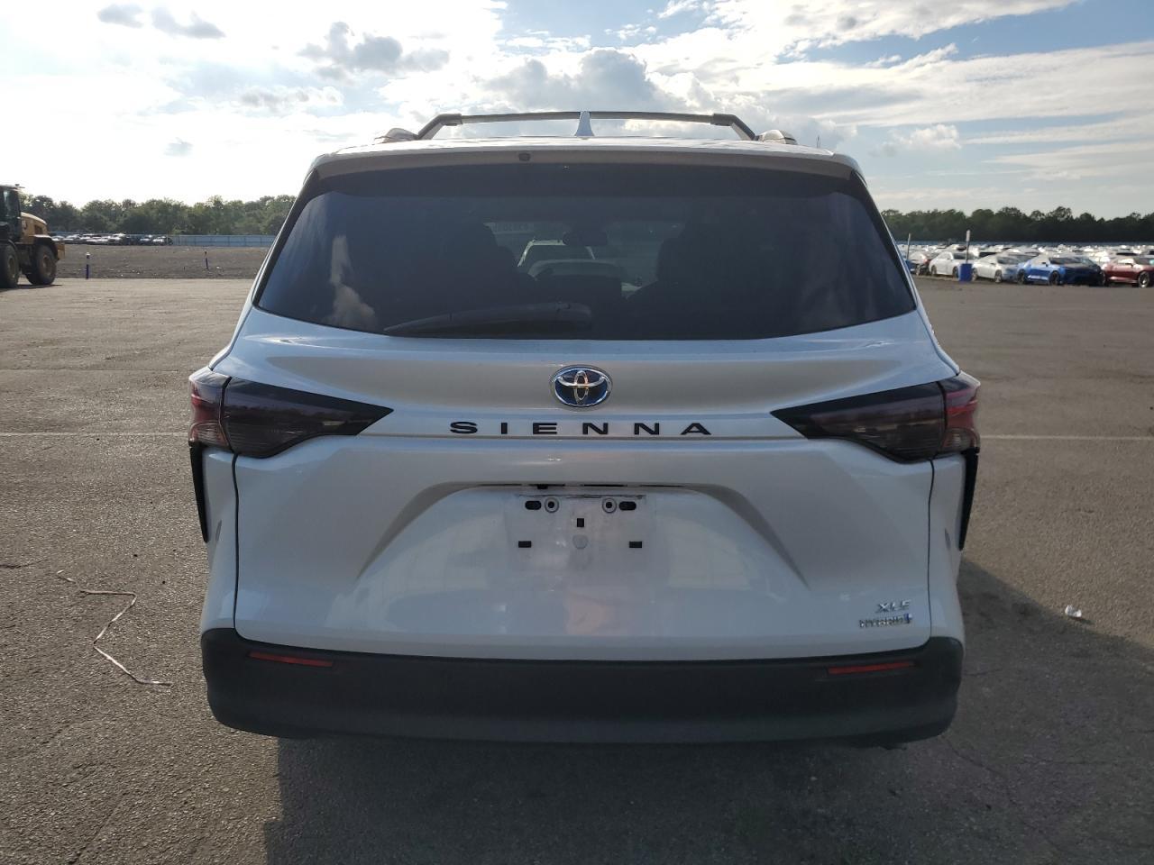 2024 Toyota Sienna Xle - Фото 6